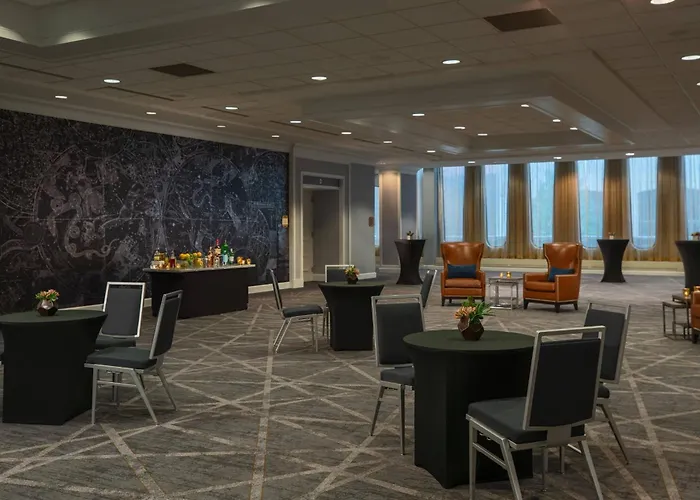 Renaissance Downtown Hotel 4*