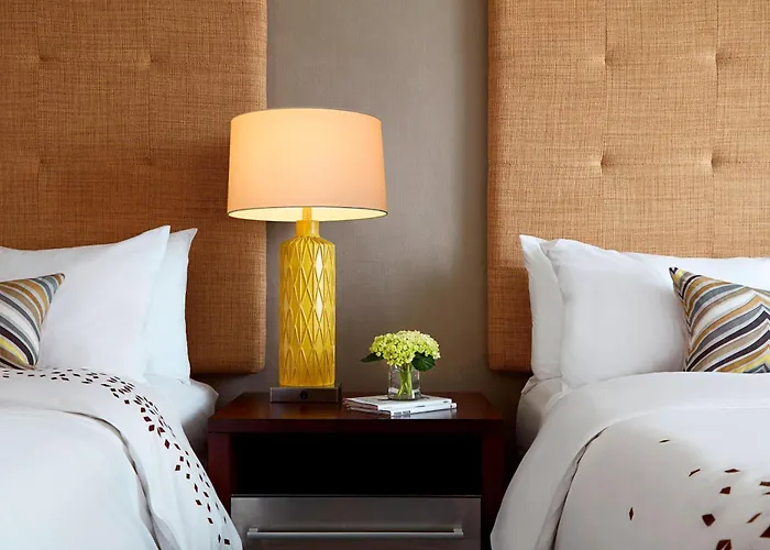 Hotel Renaissance Downtown 4*