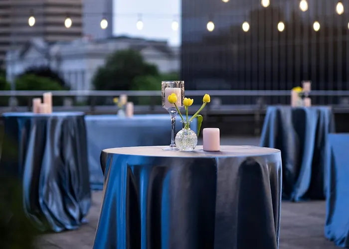 Renaissance Downtown 4*