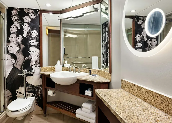 Renaissance Downtown Hotel 4*