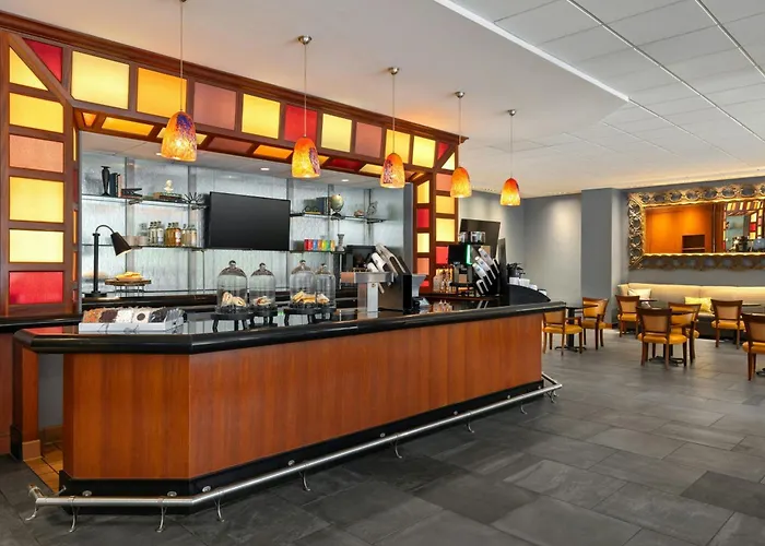 Hotel Renaissance Downtown 4*