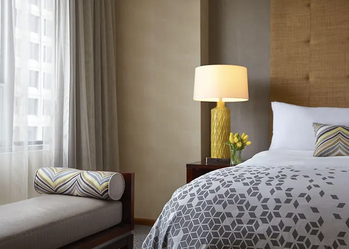 Renaissance Downtown 4*