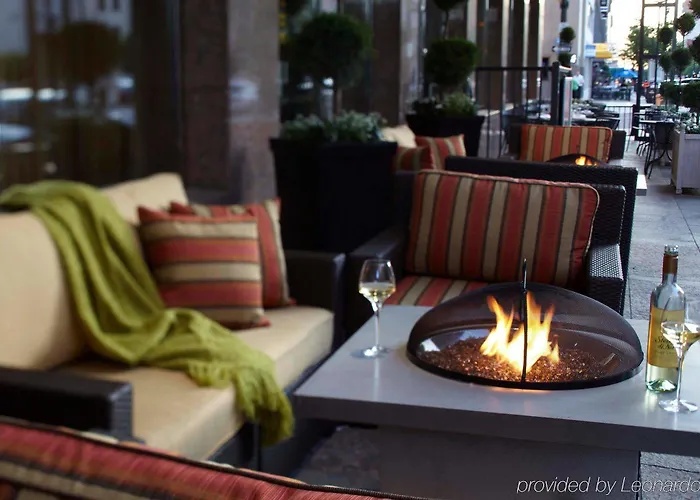 Renaissance Downtown 4*