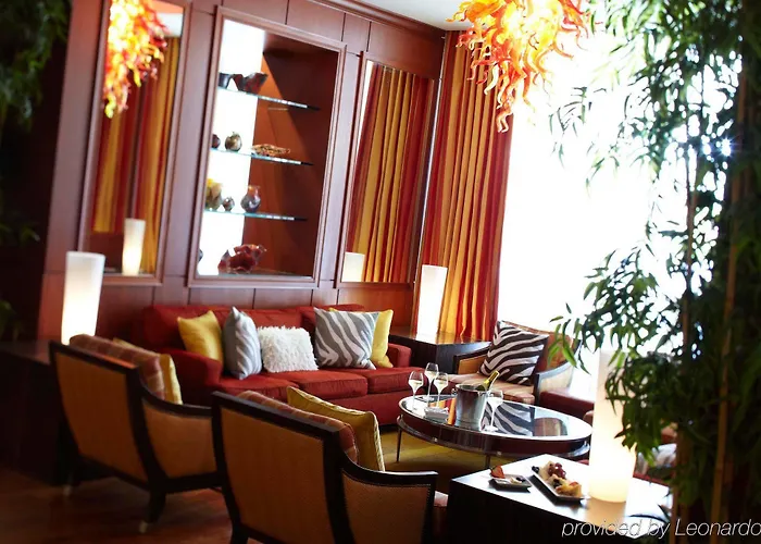 Hotel Renaissance Downtown 4*